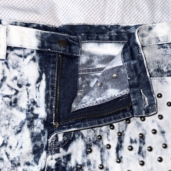 SALE❣️ VINTAGE CUTOFF JEAN SHORTS ACID WASH STUDDED | CUTOFF JEAN SHORTS - Picture 4 of 5